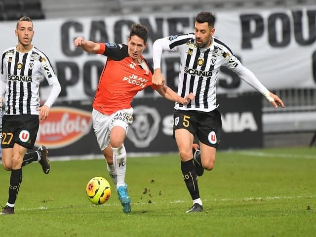 Soi kèo nhà cái Lorient vs Angers, 02/05/2021 - Giải VĐQG Pháp