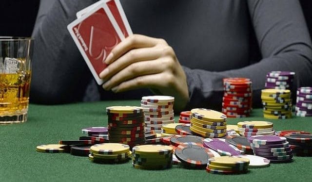 Những sai lầm cần tránh ai ai cũng cần biết khi chơi Poker