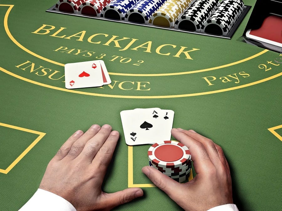 Chỉ ra sai lầm khiến bạn thua mất số tiền rất lớn khi mắc phải trong Blackjack