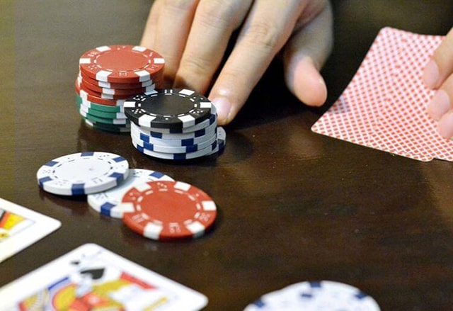 Điểm qua sai lầm chắc chắn bạn sẽ để thua đối thủ khi mắc phải trong Poker