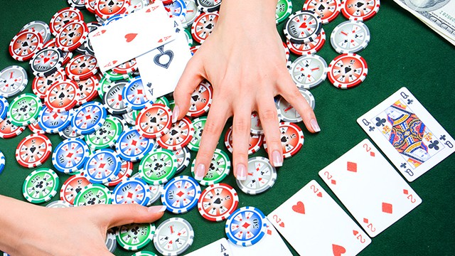 Những lỗi dễ gặp trong cách dùng Bluff khi đánh bài Poker