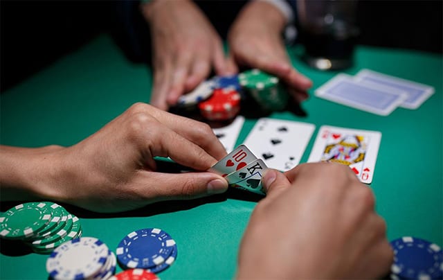 Mách bạn một số mẹo đánh Poker siêu đỉnh giúp đả bại đối thủ chơi cùng